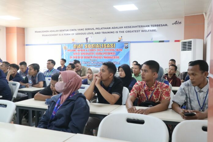 Polres Mojokerto Sosialisasikan Aturan Baru SKCK ke Karyawan Pabrik