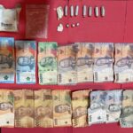 Tim Satresnarkoba Polres Mojokerto menangkap dua kakak beradik dengan barang bukti ribuan pil double L hasil penggerebekan di rumah