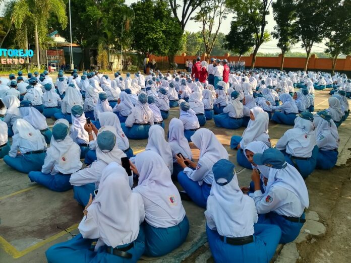 SMA/SMK Mojokerto Lulus 100 Persen, Siswa Rayakan dengan Cara Sederhana Tanpa Konvoi