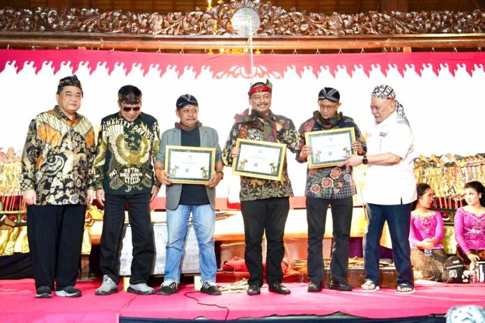 Tujuh tokoh dianugerahi gelar “Ki” dalam prosesi budaya penuh makna dan filosofi Jawa.