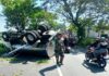 Truk tangki air isi ulang terguling di Jalan Raya Dlanggu Mojokerto setelah menabrak pohon di tepi jalan.
