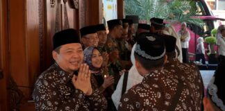 Wakil Wali Kota Mojokerto melepas keberangkatan 224 jemaah haji Kota Mojokerto menuju Tanah Suci di Balai Kota Mojokerto tahun 2026.