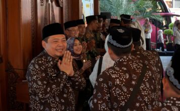 Wakil Wali Kota Mojokerto melepas keberangkatan 224 jemaah haji Kota Mojokerto menuju Tanah Suci di Balai Kota Mojokerto tahun 2026.