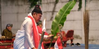 Meimura tampil dalam pentas Ludruk Garingan “Batu Batu Bersuara” di kampus UNIM Mojokerto.