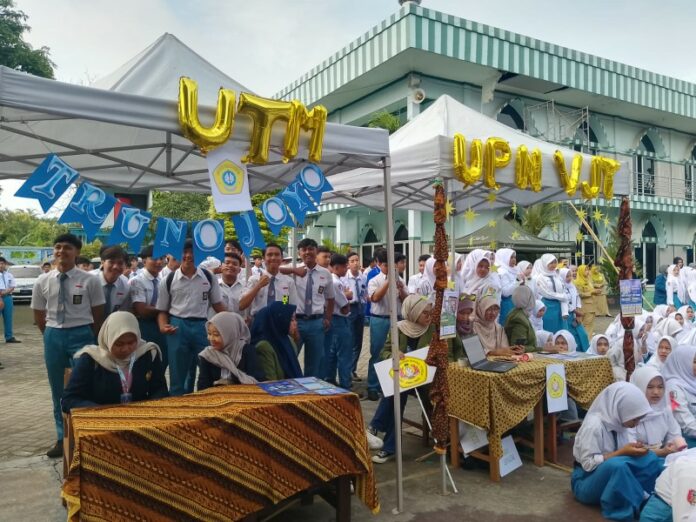 Pemprov Jatim menyiapkan beasiswa bagi sekitar 120 ribu siswa tahun ajaran 2026/2027 untuk menekan angka putus sekolah dan membantu siswa kurang mampu