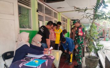 Koramil 0815/12 Ngoro, SMPN 1 Ngoro, pemeriksaan kesehatan gratis, pelajar Ngoro, Puskesmas Ngoro, Mojokerto, kesehatan siswa, Babinsa Ngoro