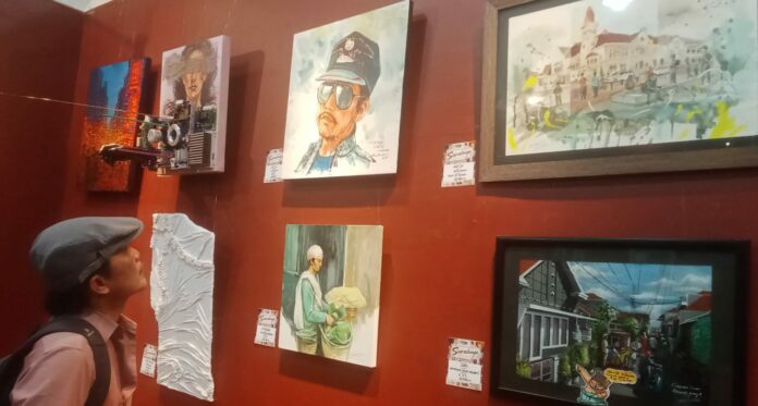 Suasana pameran lukisan Surabaya City Scape di Galeri Merah Putih Balai Pemuda Surabaya.