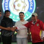 Peluncuran Pesantren Sepak Bola eLKISI di Mojokerto dihadiri Indra Sjafri, Evan Dimas, dan Bupati Mojokerto Muhammad Al Barra.