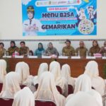 Wali Kota Mojokerto Ika Puspitasari mengedukasi pelajar SMPN 1 dan SMPN 5 Mojokerto tentang pola makan sehat B2SA