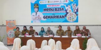 Wali Kota Mojokerto Ika Puspitasari mengedukasi pelajar SMPN 1 dan SMPN 5 Mojokerto tentang pola makan sehat B2SA
