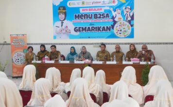 Wali Kota Mojokerto Ika Puspitasari mengedukasi pelajar SMPN 1 dan SMPN 5 Mojokerto tentang pola makan sehat B2SA
