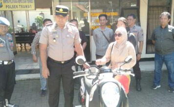 Pelaku pencurian motor Honda Scoopy milik anggota Polri di Trawas, Mojokerto, ditangkap saat pesta arak bersama temannya