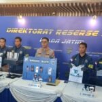Barang bukti SIM card ilegal dan modem pool kasus OTP ilegal Polda Jatim
