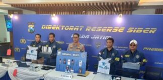 Barang bukti SIM card ilegal dan modem pool kasus OTP ilegal Polda Jatim