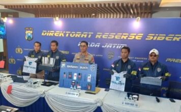 Barang bukti SIM card ilegal dan modem pool kasus OTP ilegal Polda Jatim