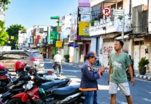 Ilustrasi kendaraan parkir di kawasan Kota Mojokerto terkait polemik parkir berlangganan yang digugat warga ke PTUN Surabaya.
