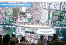 Bupati Sidoarjo Subandi saat sosialisasi pembangunan Flyover Gedangan di kantor Kecamatan Gedangan bersama warga terdampak pembebasan lahan.