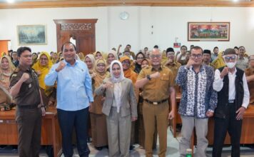 Pemkot Mojokerto mulai sosialisasi SPMB Online 2026/2027. Seluruh lulusan SD dipastikan tertampung di SMP negeri dan swasta dengan sistem penerimaan transparan.