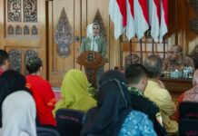 Wali Kota Mojokerto Ika Puspitasari meminta ormas meningkatkan kewaspadaan terhadap penyusupan kelompok anarko demi menjaga persatuan dan kondusivitas daerah.