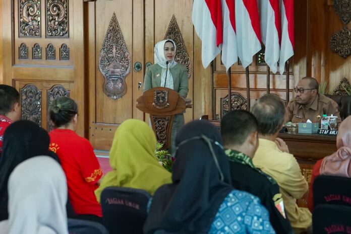 Wali Kota Mojokerto Ika Puspitasari meminta ormas meningkatkan kewaspadaan terhadap penyusupan kelompok anarko demi menjaga persatuan dan kondusivitas daerah.