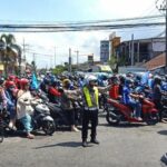 Pembangunan Flyover Gedangan Sidoarjo digeser ke sisi timur jalan. Pemkab menyebut perubahan desain dilakukan demi menjaga ekonomi warga tetap berjalan