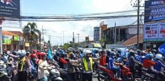 Pembangunan Flyover Gedangan Sidoarjo digeser ke sisi timur jalan. Pemkab menyebut perubahan desain dilakukan demi menjaga ekonomi warga tetap berjalan