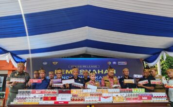 Pemkab Mojokerto dan Bea Cukai memusnahkan 11 juta batang rokok ilegal dengan potensi kerugian negara mencapai Rp10,8 miliar