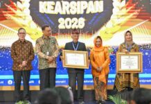 Maestro ludruk Surabaya Cak Kartolo raih penghargaan Memori Kolektif Bangsa dari ANRI. Pemkot Surabaya turut borong 3 piala kearsipan nasional.