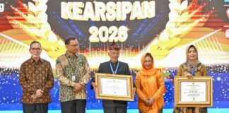 Maestro ludruk Surabaya Cak Kartolo raih penghargaan Memori Kolektif Bangsa dari ANRI. Pemkot Surabaya turut borong 3 piala kearsipan nasional.