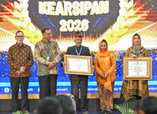 Maestro ludruk Surabaya Cak Kartolo raih penghargaan Memori Kolektif Bangsa dari ANRI. Pemkot Surabaya turut borong 3 piala kearsipan nasional.
