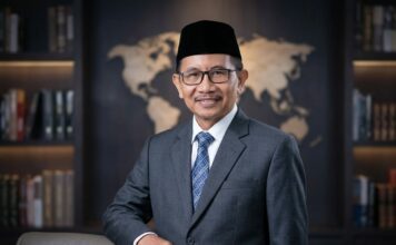 Potret Prof Achmad Mulyadi Guru Besar Ilmu Falak UIN Madura narasumber cara koreksi arah kiblat Mei 2026.