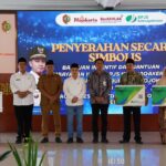 Pemkab Mojokerto kucurkan insentif Rp7,5 miliar untuk 6.000 guru TPQ dan Madin. Bupati Albarraa juga fasilitasi jaminan BPJS Ketenagakerjaan gratis.