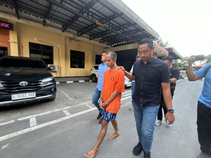 Tersangka Yopi Agung Pradana pembobol minimarket di Trowulan diamankan anggota Satreskrim Polres Mojokerto