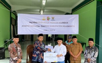 Jelang Idul Adha, Bupati Mojokerto Serahkan Hewan Kurban Hasil Swadaya Korpri