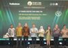 Manajemen PT Pabrik Kertas Tjiwi Kimia Tbk menerima penghargaan 5 STAR dalam ajang TOP CSR Awards 2026 di Hotel Raffles Jakarta.