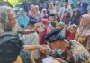 Program Jumat Berkah di Dusun Mojojejer, Desa Pesanggrahan, Kutorejo, Mojokerto, menyalurkan bantuan kepada 100 anak yatim