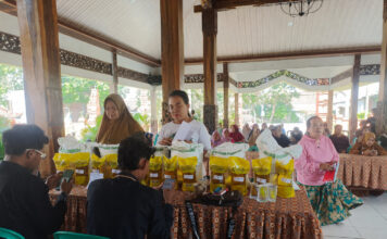 Bulog Mojokerto Salurkan MinyaKita di Pasar SP2KP Tembus 357 Ribu Liter