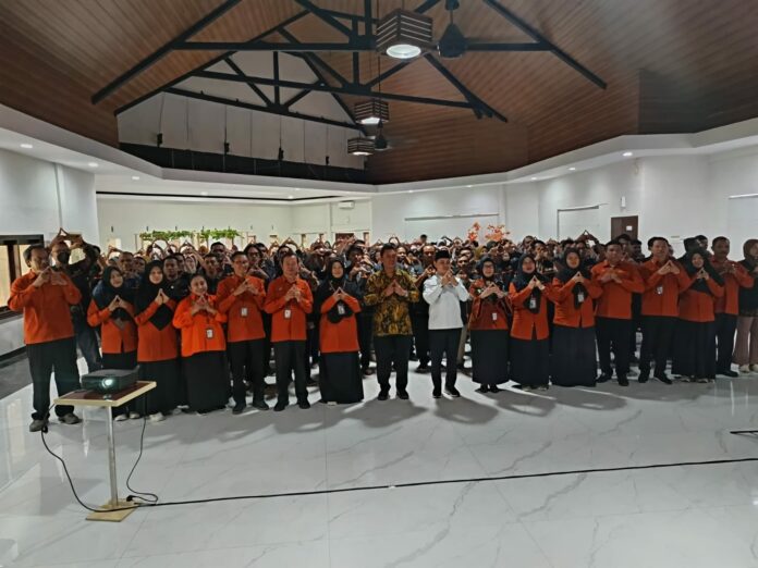 968 Petugas Sensus Ekonomi 2026 Turun ke Mojokerto, Sebanyak 968 petugas Sensus Ekonomi (SE) 2026 resmi disiapkan untuk melakukan pendataan aktivitas usaha di seluruh wilayah Kabupaten Mojokerto