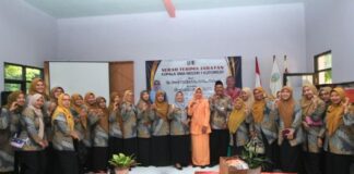 Kepala SMAN 1 Kutorejo Slamet Hariadi saat serah terima jabatan dan persiapan layanan SPMB Tahun Ajaran 2026/2027.