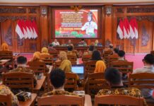 Wali Kota Mojokerto Soroti Investasi ‘Asal Masuk’, Harus Berdampak Nyata bagi Ekonomi dan Lapangan Kerja Wali Kota Mojokerto Ika Puspitasari menegaskan investasi yang masuk harus berdampak nyata terhadap pertumbuhan ekonomi dan penciptaan lapangan kerja