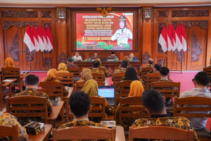 Wali Kota Mojokerto Ika Puspitasari menegaskan investasi yang masuk harus berdampak nyata terhadap pertumbuhan ekonomi dan penciptaan lapangan kerja