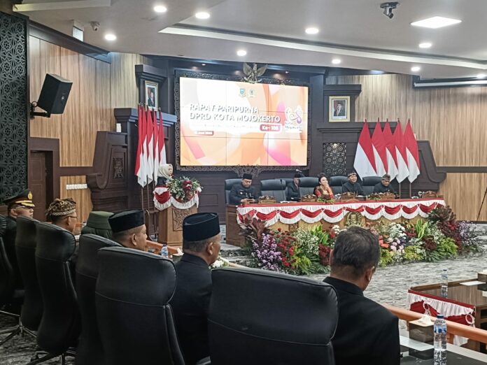 Kota Mojokerto menorehkan sederet capaian membanggakan menjelang usianya yang ke-108 tahun. Dalam Rapat Paripurna Istimewa DPRD Kota Mojokerto,