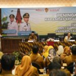 Bupati Mojokerto meminta kepala dusun, perangkat desa, dan ASN kecamatan memperkuat koordinasi serta memperbarui data warga agar program pembangunan dan bantuan sosial tepat sasaran