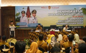 Bupati Mojokerto meminta kepala dusun, perangkat desa, dan ASN kecamatan memperkuat koordinasi serta memperbarui data warga agar program pembangunan dan bantuan sosial tepat sasaran