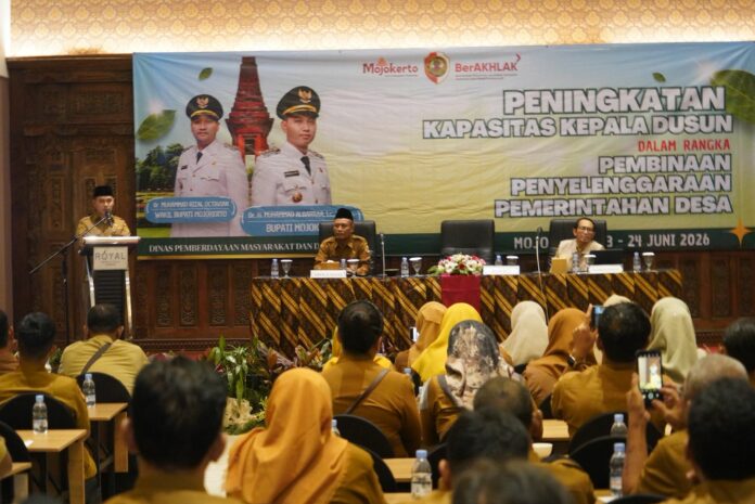 Bupati Mojokerto meminta kepala dusun, perangkat desa, dan ASN kecamatan memperkuat koordinasi serta memperbarui data warga agar program pembangunan dan bantuan sosial tepat sasaran