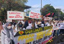Dukungan untuk MBG Menggema di Mojokerto, Ratusan Relawan dan Pelaku Usaha Turun ke Jalan