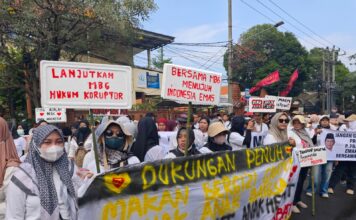 Dukungan untuk MBG Menggema di Mojokerto, Ribuan Relawan dan Pelaku Usaha Turun ke Jalan Dukungan untuk MBG Menggema di Mojokerto, Ratusan Relawan dan Pelaku Usaha Turun ke Jalan
