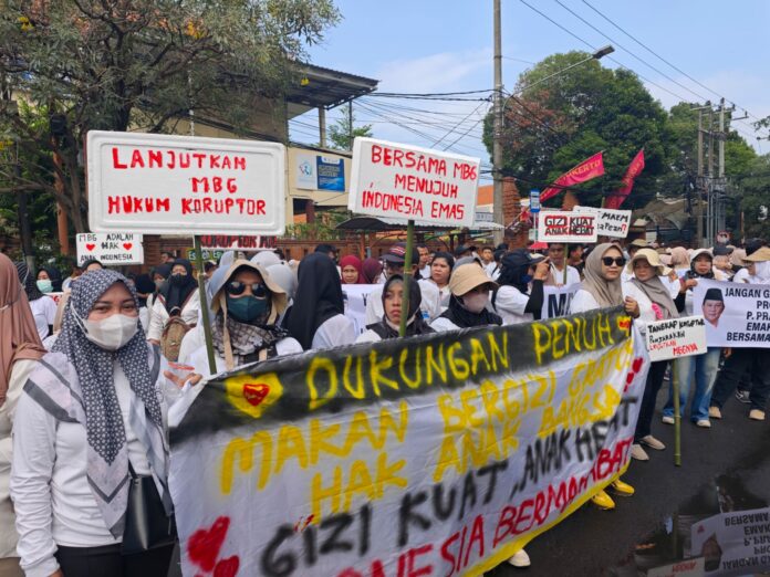 Dukungan Program Makan Bergizi Gratis di Mojokerto Dukungan untuk MBG Menggema di Mojokerto, Ratusan Relawan dan Pelaku Usaha Turun ke Jalan
