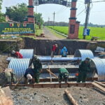 Proyek Jembatan Perintis Garuda Tahap V di Sumbertebu, Bangsal, Mojokerto dikebut TNI dan warga