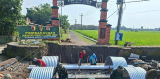 Proyek Jembatan Perintis Garuda Tahap V di Sumbertebu, Bangsal, Mojokerto dikebut TNI dan warga